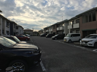 【駐車場】 | ベルパーク丸山　B棟 | 駐車場に車を止められます