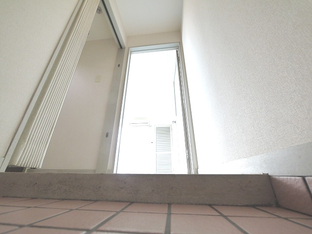 メゾンヒグチの玄関|収納もある玄関です