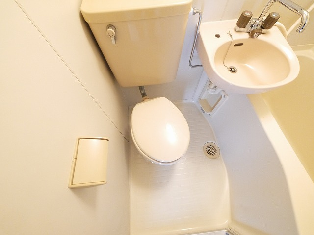 メゾンヒグチのトイレ|落ち着いた色調のトイレです