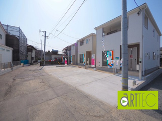 【前面道路含む現地写真】 | 【前面道路】
前面道路は毎日の駐車の出し入れで大事なポイントです！
車種によっても便利・不便がありますのでご確認ください♪