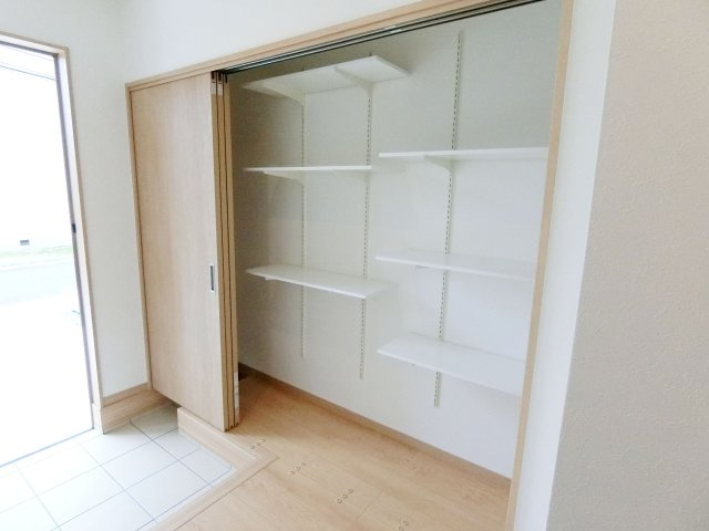 広島市安佐北区亀山2丁目　新築一戸建て（全3棟）の玄関|シンプルで使いやすい玄関です