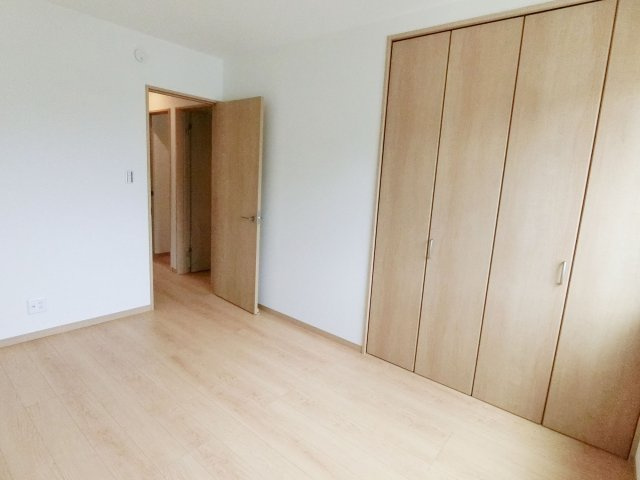 広島市安佐北区亀山2丁目　新築一戸建て（全3棟）の洋室|明るい洋室です