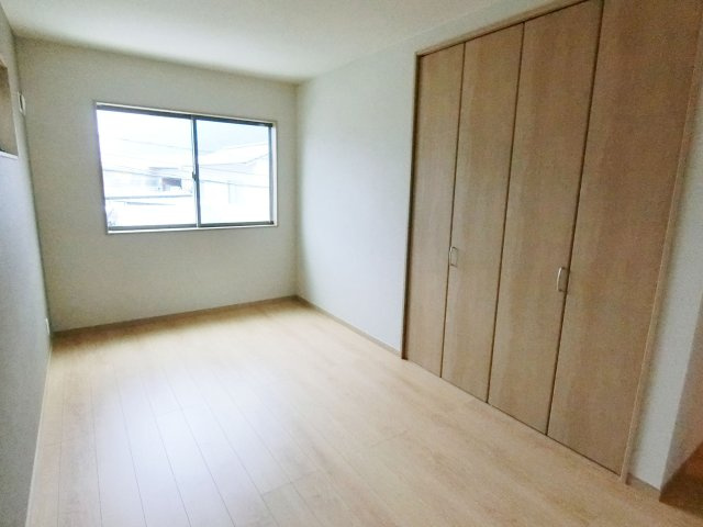 広島市安佐北区亀山2丁目　新築一戸建て（全3棟）の洋室|明るい洋室です