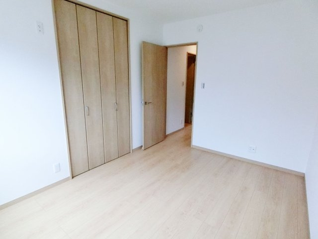 広島市安佐北区亀山2丁目　新築一戸建て（全3棟）の洋室|ゆったりした洋室です