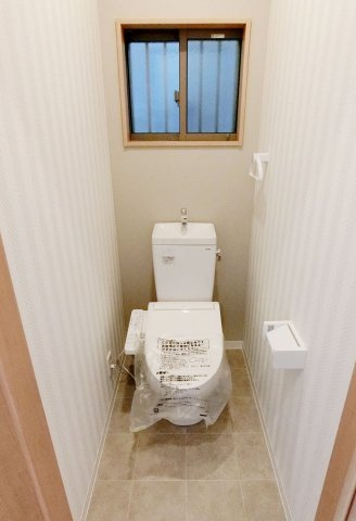 広島市安佐北区亀山2丁目　新築一戸建て（全3棟）のトイレ|落ち着いた色調のトイレです