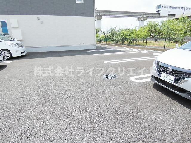 フェリーチェの駐車場