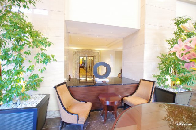 グランフロント大阪オーナーズタワー　仲介手数料無料のロビー