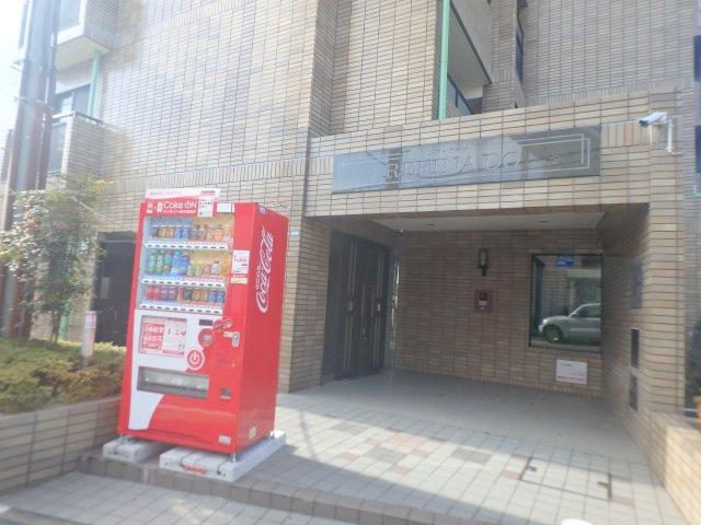 【エントランス】 | レフィナード | 落ち着いたエントランスです