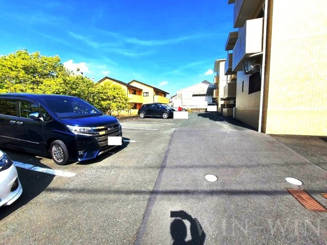 レジデンス緑ヶ丘の駐車場