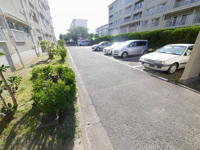 東垂水南1号棟の駐車場