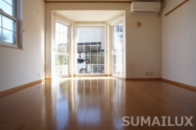 熊本市東区下江津７丁目のアパートの居間・リビング