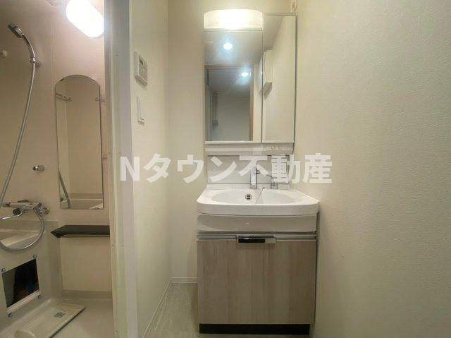 【独立洗面台】 | プレサンスTHE高岳 | 独立洗面台、小物を置くことができて便利です