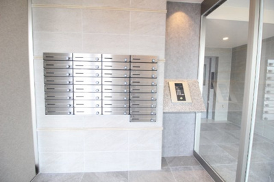 【エントランス】 | ピュアガーデン新保 | オートロック付き