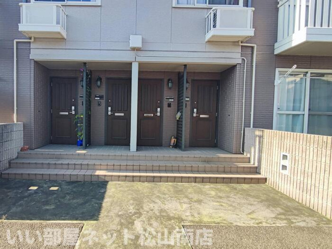 【エントランス】 | アランシア　A棟
