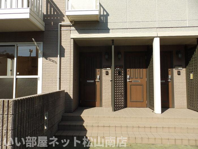 【エントランス】 | アランシア　A棟