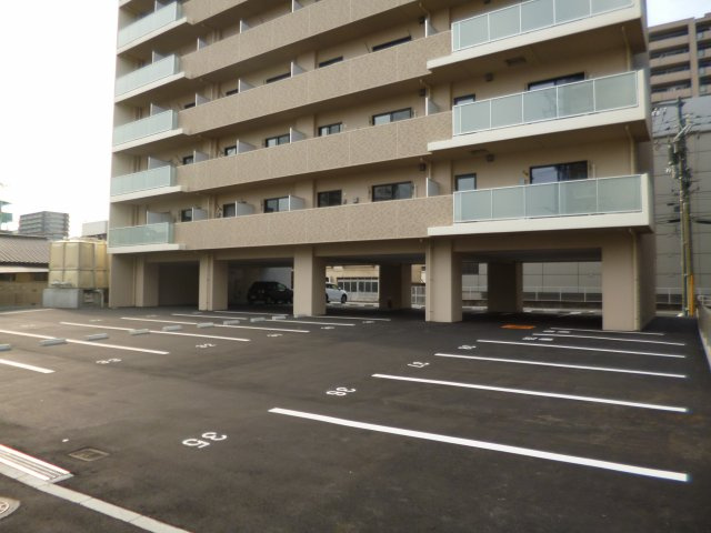 Bella casa Northの駐車場