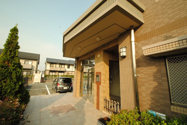 クレスト大善寺のエントランス