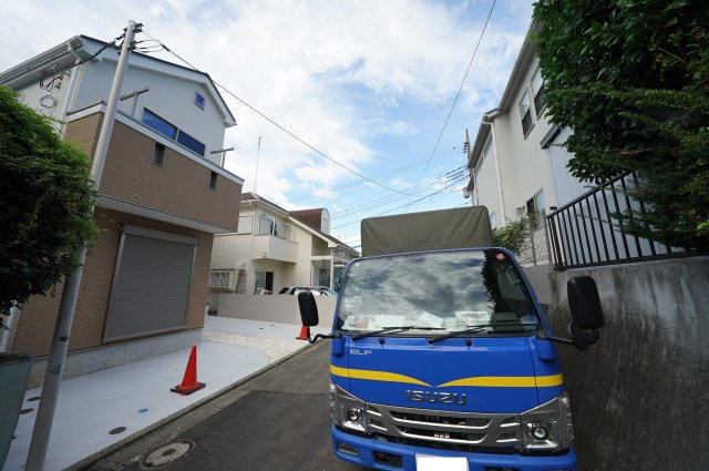 【保土ケ谷区権太坂１丁目15-9新築戸建て】★仲介手数料無料★（権太坂小学校・境木中学校）の前面道路含む現地写真
