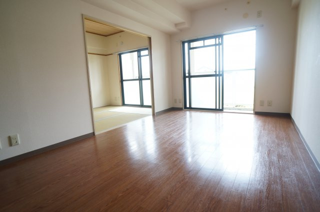 プレミールソシアの居間・リビング|参考、同建物・同間取りの号室