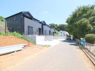 【前面道路含む現地写真】