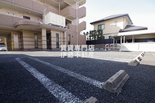アネックス冨士の駐車場