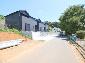 【前面道路含む現地写真】