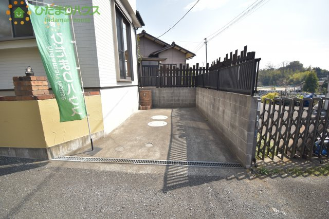 見沼区山　中古一戸建ての駐車場