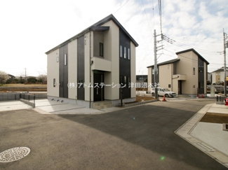 【前面道路含む現地写真】