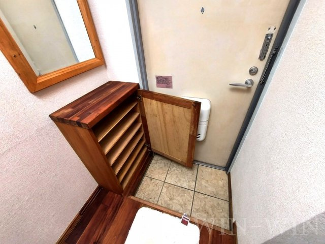 ユトリロサニーの玄関