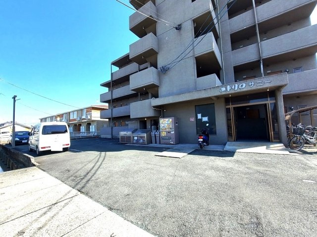 ユトリロサニーの駐車場