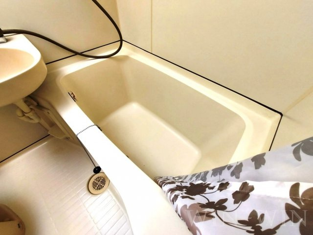 ユトリロサニーの浴室