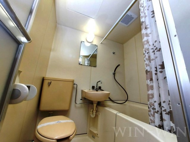 ユトリロサニーの浴室