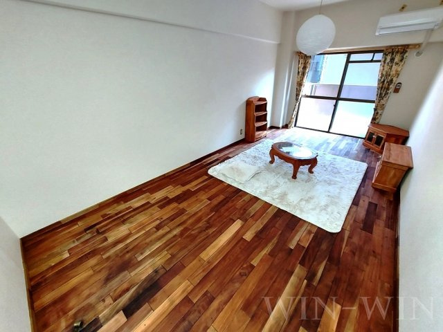 ユトリロサニーの居間・リビング