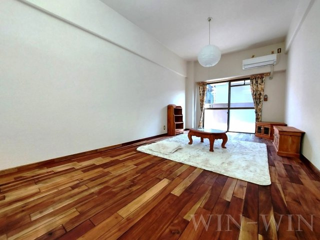 ユトリロサニーの居間・リビング