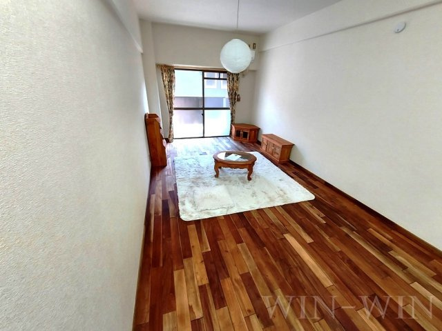 ユトリロサニーの居間・リビング