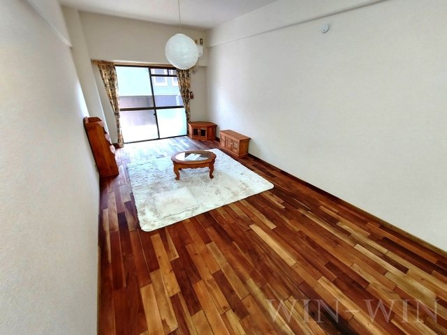 ユトリロサニーの居間・リビング