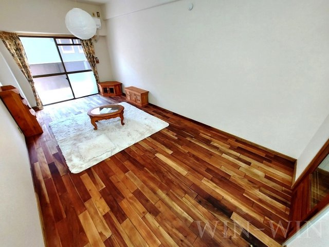 ユトリロサニーの居間・リビング