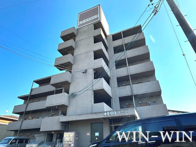 ユトリロサニーの外観