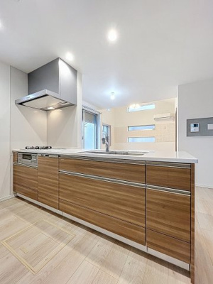 【キッチン】 | 下井草4丁目戸建 | ★グリル付き３口ガスコンロでお料理の幅も広がります★