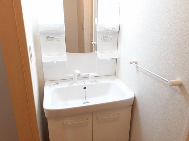 ベッラ・ヴィスタⅢAの独立洗面台