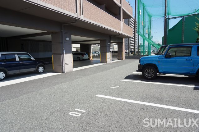 熊本市中央区世安１丁目の賃貸マンションの駐車場