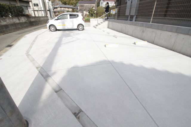 サンテラス大倉山の駐車場