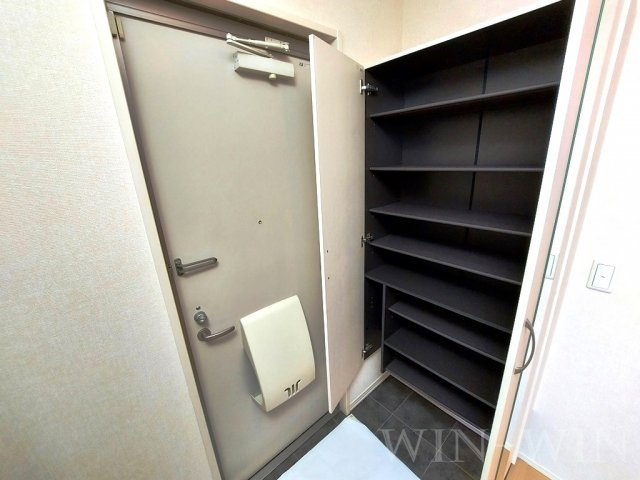 リヴェール B棟の玄関