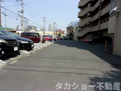 【駐車場】 | レクシオ千葉マリンゲート | 駐車場があるので、車を買う予定の方も安心です