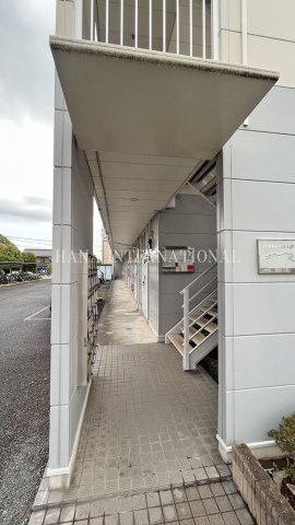 レオパレス霞ヶ関第1のエントランス