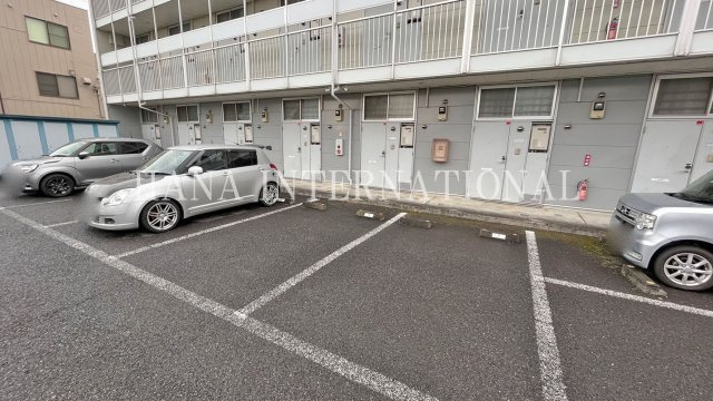 レオパレス霞ヶ関第1の駐車場