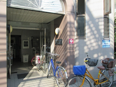 【エントランス】 | 大隅芙蓉ハイツ | 外観とマッチしたエントランスです