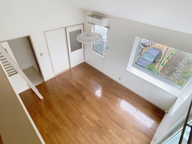 クリスタルハイツ（城西）の居間・リビング