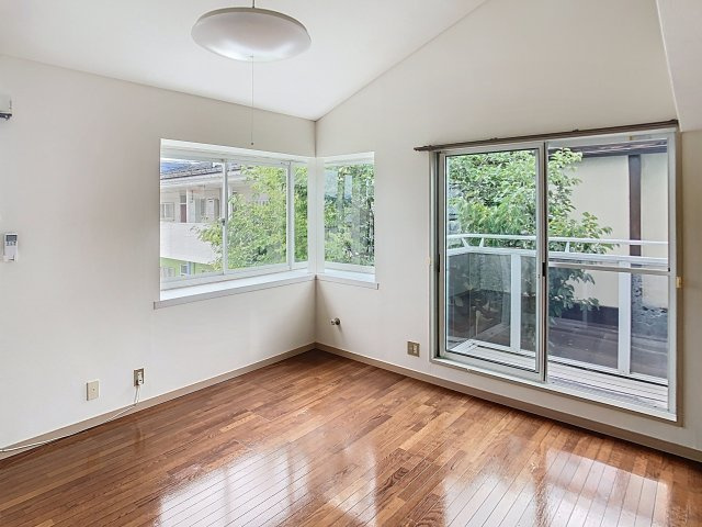 クリスタルハイツ（城西）の居間・リビング