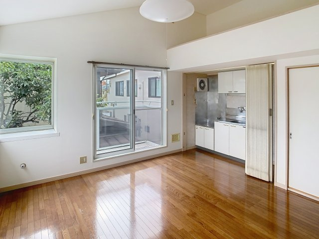 クリスタルハイツ（城西）の洋室